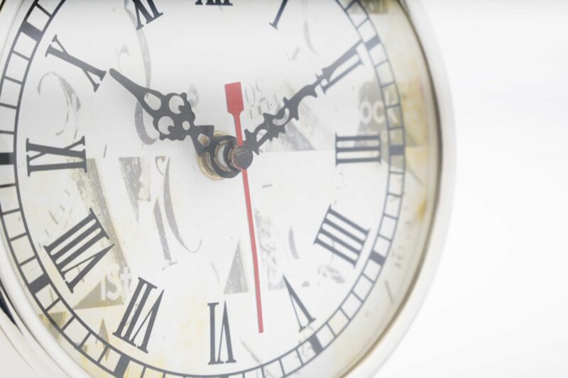 Reloj De Mesa Con Detalle De Cuero - Imagen 3